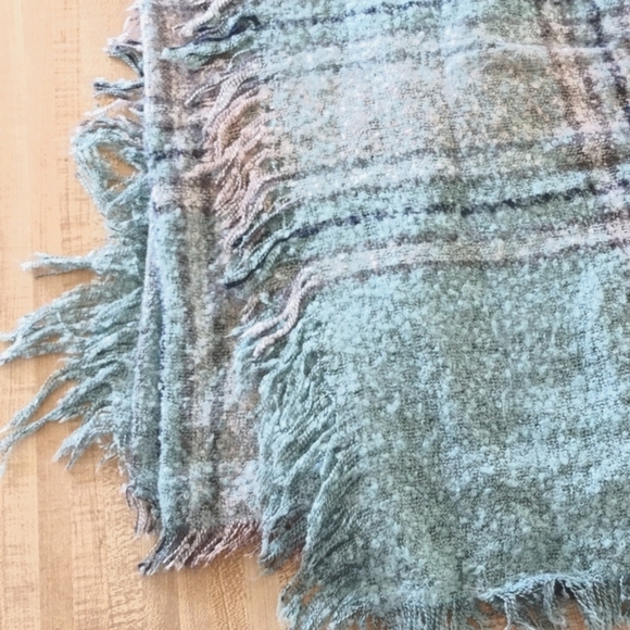 Plaid Scarf Wrap, Lt Green Plaid Wrap Scarf Striped Throw Blanket NEW - Picture 2 of 4